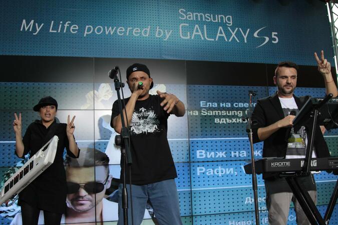 Над 2000 души се събраха за официалния старт на Samsung Galaxy