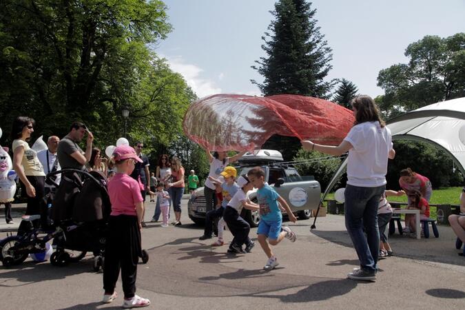 Капчо и Капчица забавляваха децата в Борисовата градина