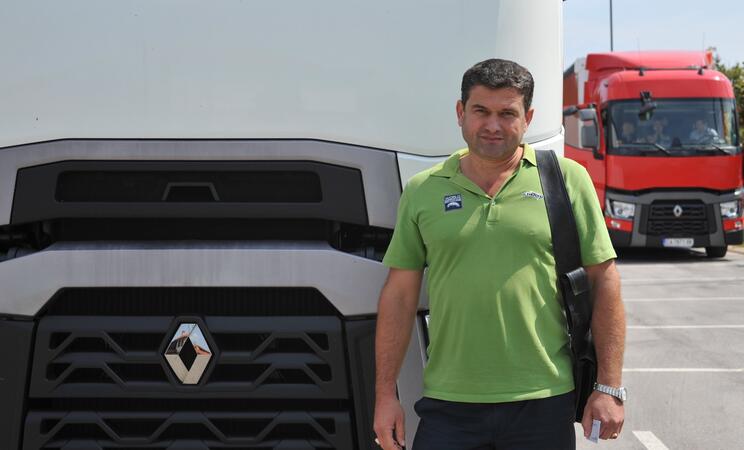 Даниел Василев от Варна е новият шампион по ефективно шофиране на Renault Trucks