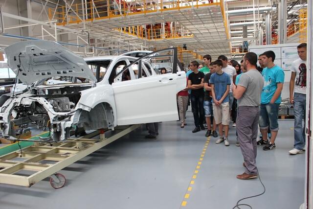 Заводът на Литекс Моторс отвори врати за учениците от Ловеч и региона
